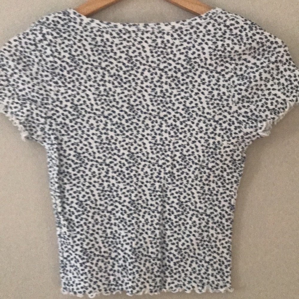 Brandy Melville floral top - Picture 4 of 4